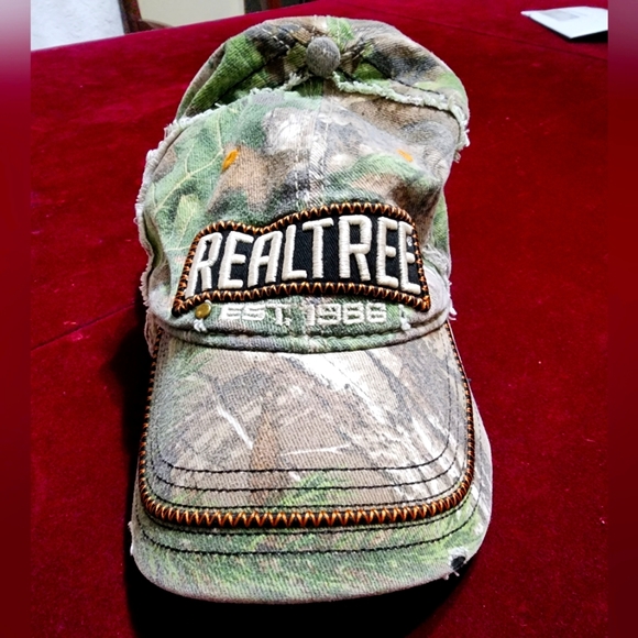 REALTREE Outdoor Distressed Camo Cap🧢 Unisex - Picture 2 of 7